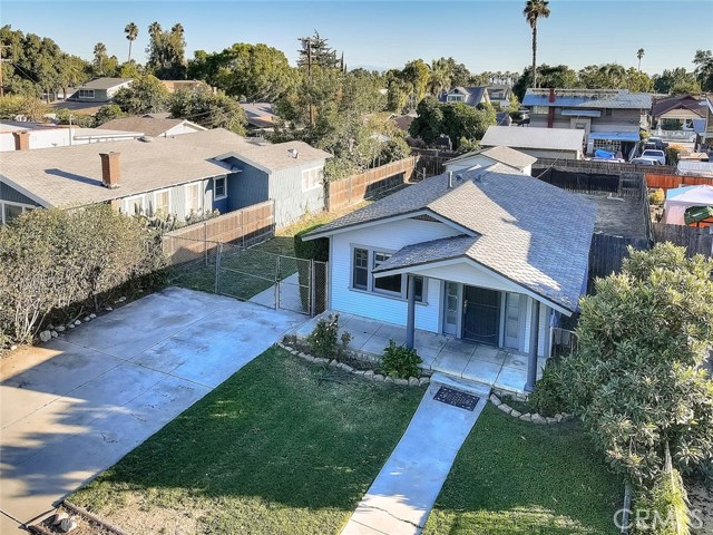 656 E Columbia, Pomona CA: https://media.crmls.org/medias/ae13076e-fc87-4d7d-90fb-1de4fd09e760.jpg