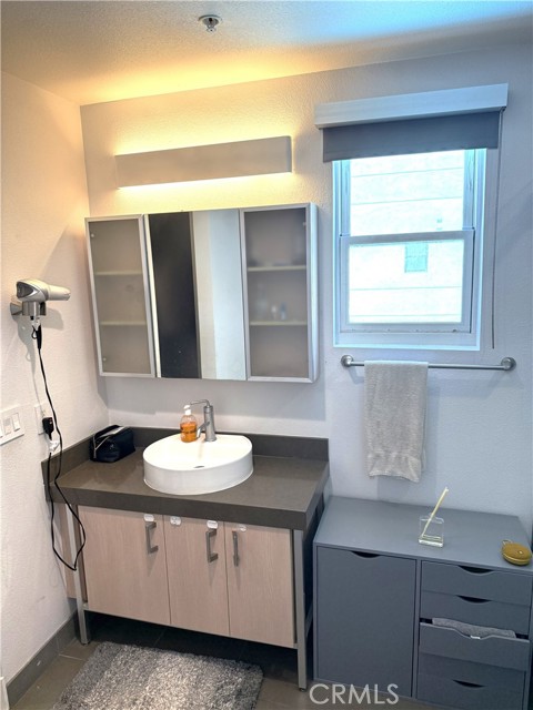 1234 Wilshire Blvd, Los Angeles CA: https://media.crmls.org/medias/ae133b40-1cef-4a03-bf1c-20c03b61b539.jpg