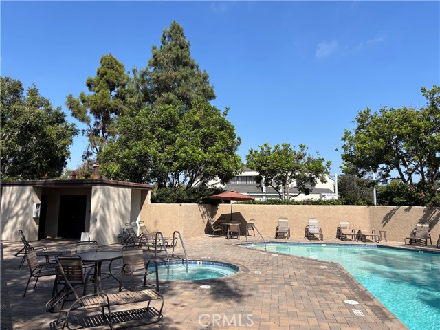 905 Powell Court, Costa Mesa CA: https://media.crmls.org/medias/ae136fc4-644a-4e3b-8aaf-859e40f402d9.jpg
