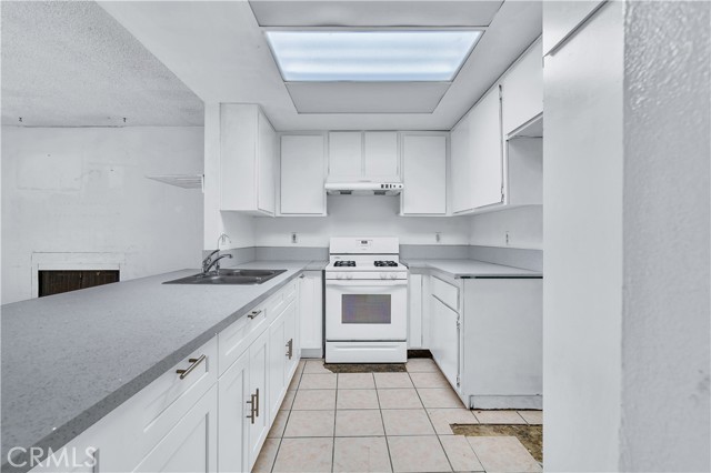 10907 Danielson Drive, South El Monte CA: https://media.crmls.org/medias/ae13c1a7-c182-42ad-9988-efe963b359ce.jpg