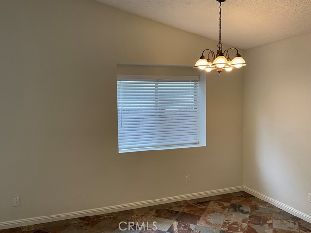 Detail Gallery Image 10 of 19 For 39513 Oak Cliff Dr, Temecula,  CA 92591 - 3 Beds | 2 Baths