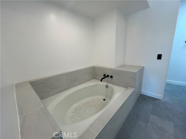 4640 Glencoe Avenue, Marina del Rey CA: https://media.crmls.org/medias/ae14c5c5-614d-4c3c-8704-e91e4709e2bc.jpg