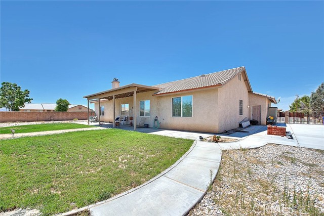 15095 Douglas Street, Apple Valley CA: https://media.crmls.org/medias/ae15392f-2da1-45d9-9a08-ca3ff5a9f496.jpg