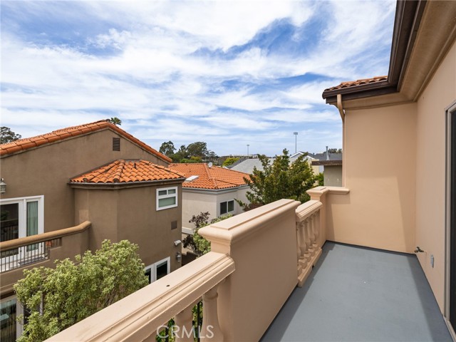 229 N Juanita Avenue, Redondo Beach CA: https://media.crmls.org/medias/ae1629b5-8a51-4b01-a7aa-e987bdafc5b6.jpg