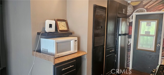 Detail Gallery Image 10 of 29 For 8811 Canoga Ave #120,  Canoga Park,  CA 91304 - 2 Beds | 1 Baths