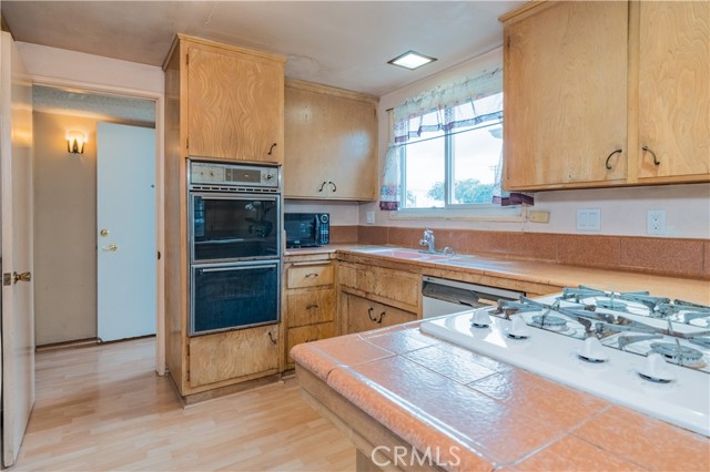Detail Gallery Image 4 of 24 For 16928 S Raymond Pl, Gardena,  CA 90247 - 3 Beds | 2 Baths