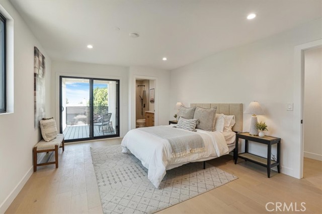 Detail Gallery Image 12 of 35 For 3560 Lavell Dr, Los Angeles,  CA 90065 - 4 Beds | 4 Baths