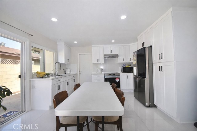 Detail Gallery Image 8 of 17 For 1912 E Clifpark, Anaheim,  CA 92805 - 4 Beds | 2 Baths