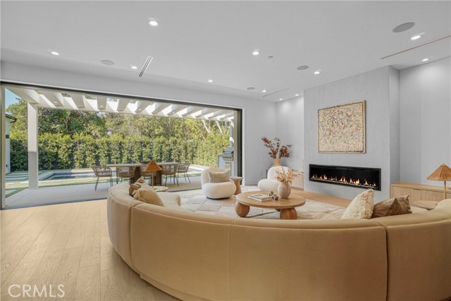 Detail Gallery Image 5 of 62 For 12335 Otsego St, Valley Village,  CA 91607 - 5 Beds | 6/1 Baths