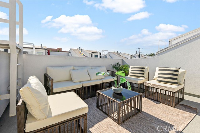Detail Gallery Image 24 of 34 For 3306 Aria Ln, Los Angeles,  CA 90034 - 3 Beds | 3/1 Baths