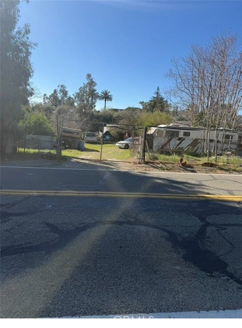 Detail Gallery Image 2 of 2 For 18101 W Kenwood, San Bernardino,  CA 92407 - 1 Beds | 1 Baths