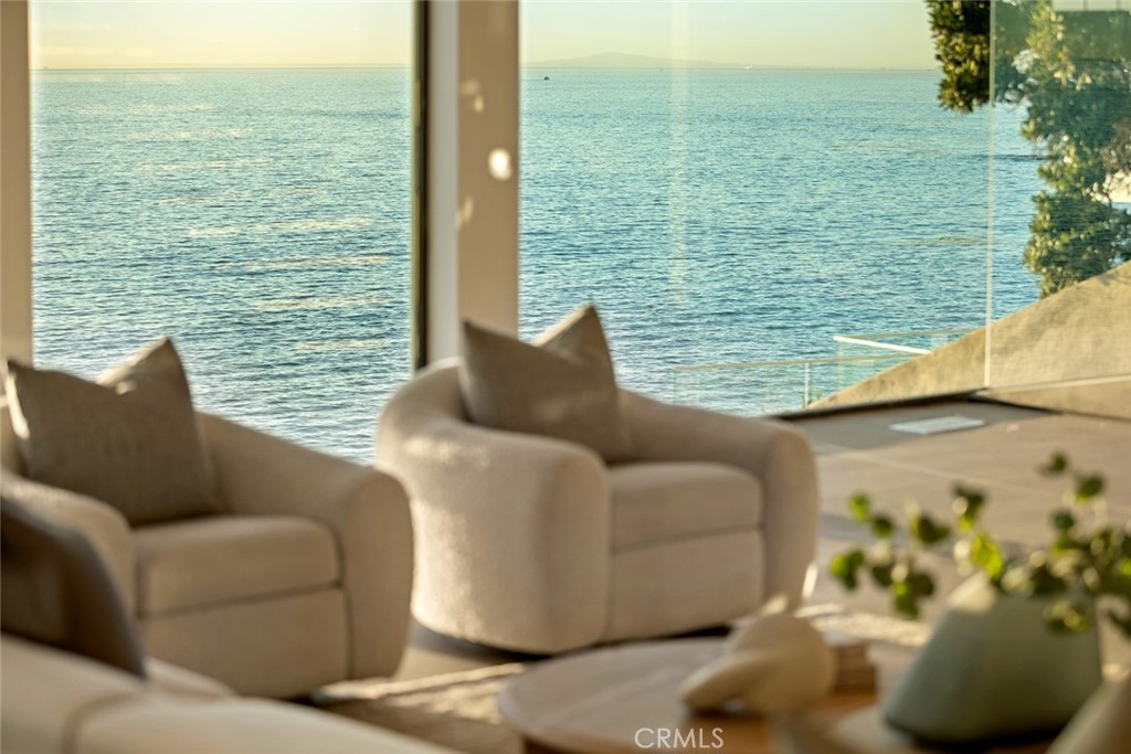 https://media.crmls.org/medias/ae1b3f41-b42b-4e2e-89d0-b11a63d1f119.jpg?preset=X-Large