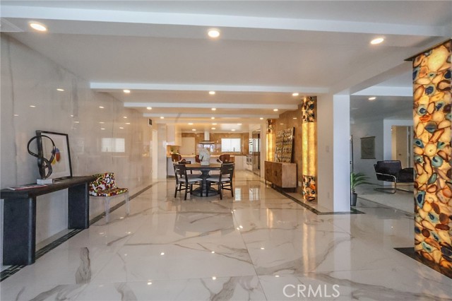 2525 Ocean Boulevard, Corona del Mar CA: https://media.crmls.org/medias/ae1b6467-488c-4105-97c2-5811f790a9f5.jpg