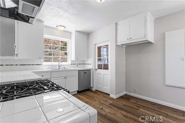33325 Fairview Street, Lake Elsinore CA: https://media.crmls.org/medias/ae1c3361-b15c-46dd-8b42-8248ad2af481.jpg