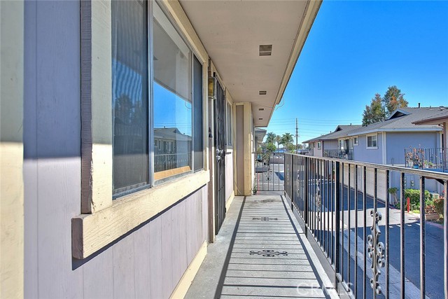 Detail Gallery Image 8 of 41 For 1104 S Mantle Ln 28d,  Santa Ana,  CA 92705 - 2 Beds | 1 Baths