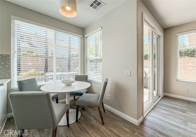 462 Cremona Way, Oak Park CA: https://media.crmls.org/medias/ae1d898b-40a3-48cc-8adc-4dcc2f1e5d79.jpg