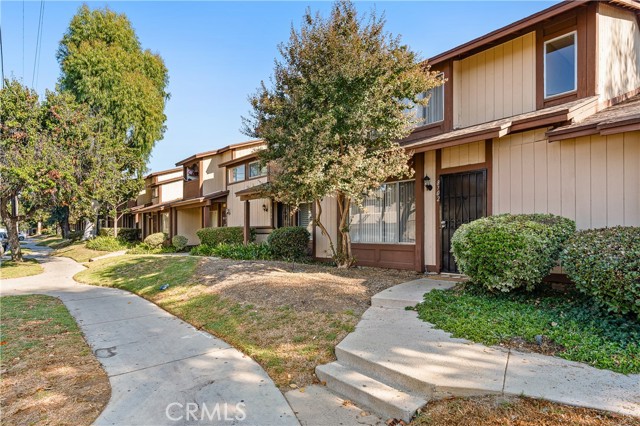 Detail Gallery Image 2 of 23 For 8702 Willis Ave, Panorama City,  CA 91402 - 2 Beds | 1/1 Baths