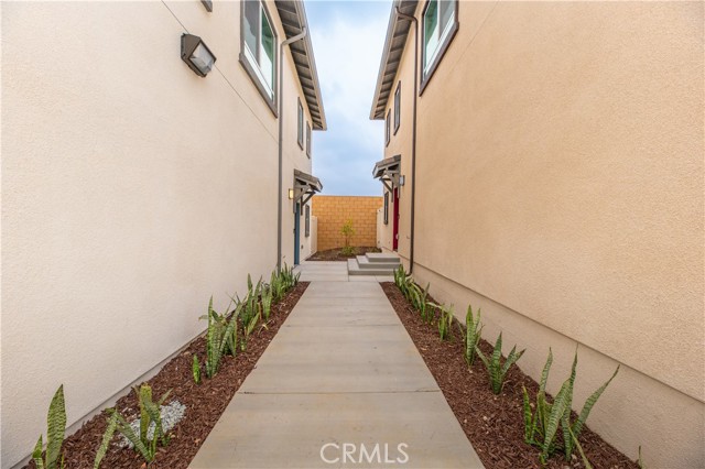 Detail Gallery Image 13 of 63 For 14410 Bing Ave, Fontana,  CA 92335 - 2 Beds | 2 Baths