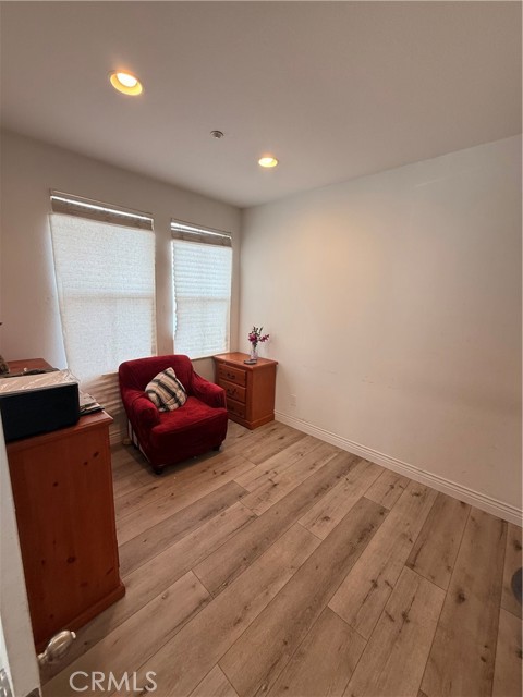 Detail Gallery Image 5 of 11 For 7667 Yellow Iris Ct, Fontana,  CA 92336 - 5 Beds | 3 Baths