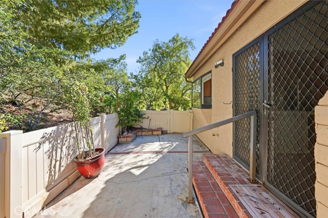 Detail Gallery Image 25 of 37 For 26389 Rainbow Glen Dr, Newhall,  CA 91321 - 2 Beds | 2 Baths