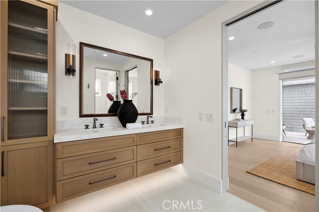 516 1/2 Larkspur Avenue, Corona del Mar CA: https://media.crmls.org/medias/ae212e8f-e3a2-443b-a1e7-97944ff7cd1e.jpg