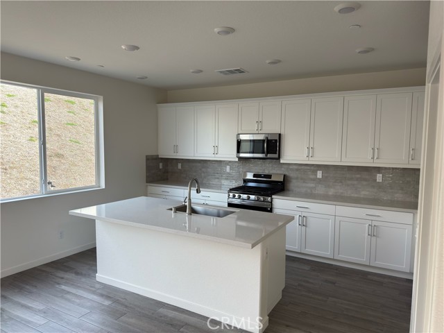 Detail Gallery Image 7 of 25 For 4233 Daisy Ln, Banning,  CA 92220 - 4 Beds | 3 Baths