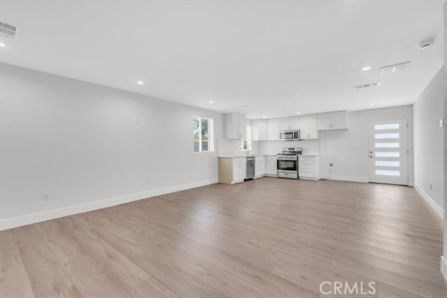 7865 Chastain Avenue, Reseda CA: https://media.crmls.org/medias/ae21e949-f857-471b-8048-8fa600f99a39.jpg