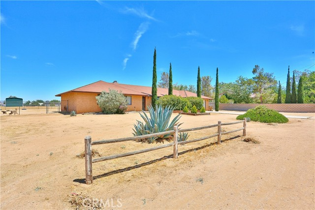 Detail Gallery Image 4 of 35 For 11969 Pinon Ave, Hesperia,  CA 92345 - 3 Beds | 2 Baths