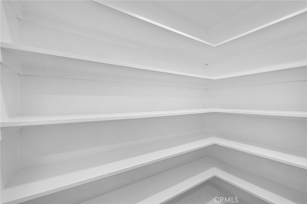 https://media.crmls.org/medias/ae2350aa-936d-45b1-9e4c-90eabde7e556.jpg?preset=X-Large