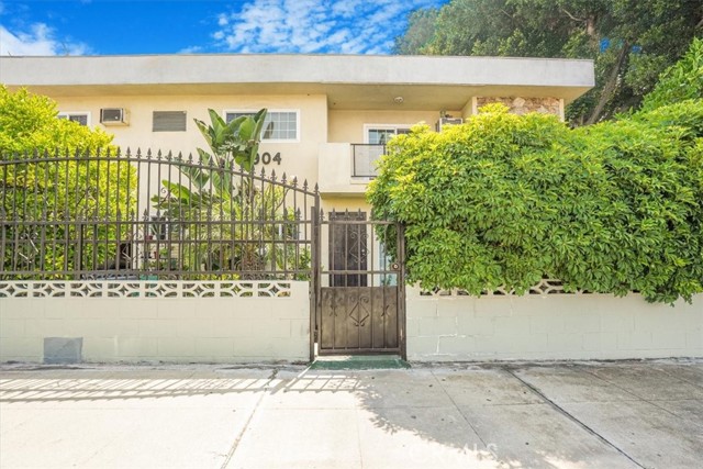 Detail Gallery Image 1 of 28 For 6904 Radford Ave #1,  North Hollywood,  CA 91605 - 2 Beds | 2 Baths