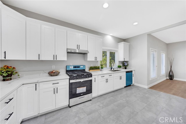 Detail Gallery Image 17 of 48 For 404 E Kingsley Ave, Pomona,  CA 91767 - 5 Beds | 3 Baths