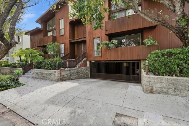 1747 Barry Avenue, Los Angeles CA: https://media.crmls.org/medias/ae2484b4-bf62-445b-be4e-3972b23546bd.jpg