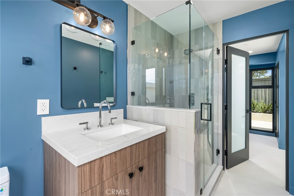 Ae267f51 3510 4949 8c43 E6df3482ba12