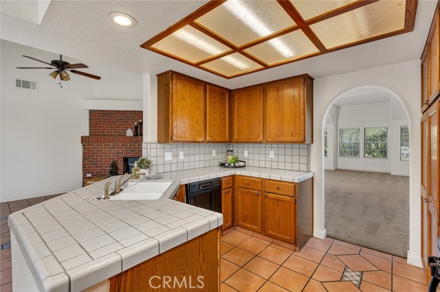 Detail Gallery Image 17 of 71 For 934 Neal St, Los Banos,  CA 93635 - 4 Beds | 2 Baths