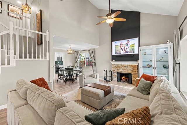 Detail Gallery Image 4 of 49 For 28972 Lotusgarden, Canyon Country,  CA 91387 - 4 Beds | 3 Baths