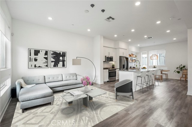 Detail Gallery Image 9 of 21 For 279 Dockside Ln, San Pedro,  CA 90731 - 3 Beds | 3/1 Baths