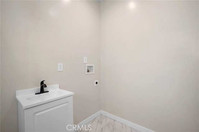 908 East Maple, B photo 13