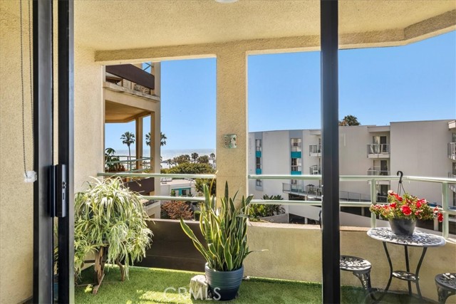 520 The Village, Redondo Beach, California 90277, 2 Bedrooms Bedrooms, ,2 BathroomsBathrooms,Residential,Sold,The Village,PV22148859