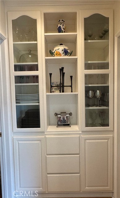 Detail Gallery Image 32 of 34 For 924 Irving Dr, Burbank,  CA 91504 - 4 Beds | 3 Baths