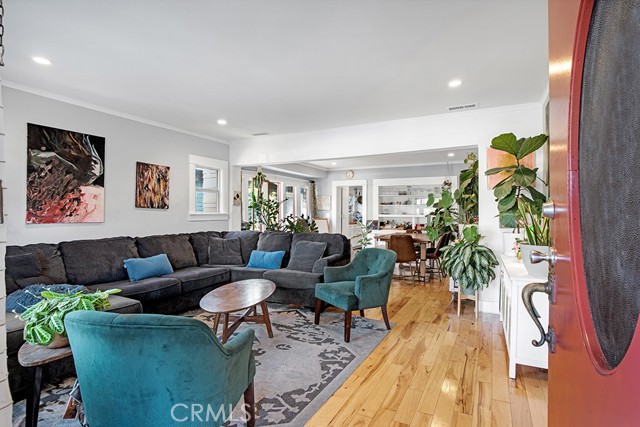 Detail Gallery Image 5 of 37 For 3031 4th Ave, Los Angeles,  CA 90018 - 6 Beds | 4/1 Baths