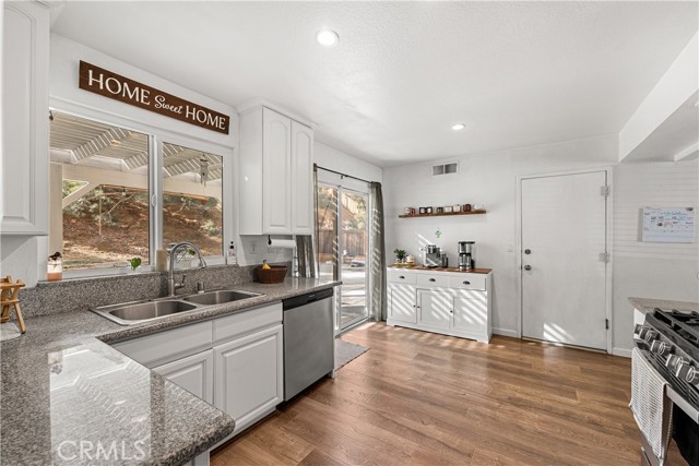 Detail Gallery Image 15 of 38 For 39329 Beacon, Palmdale,  CA 93551 - 3 Beds | 3 Baths