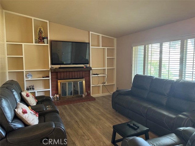 24389 La Glorita Circle, Newhall CA: https://media.crmls.org/medias/ae2a69db-f9e2-47e0-87b9-93822f307cc4.jpg