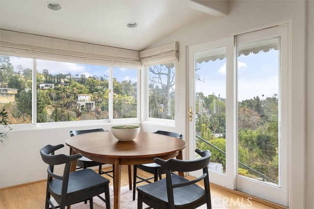 Detail Gallery Image 14 of 38 For 6476 San Marco Cir, Los Angeles,  CA 90068 - 2 Beds | 3/1 Baths