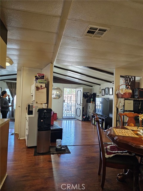 Detail Gallery Image 8 of 28 For 8600 Contreras Street #35,  Paramount,  CA 90723 - 2 Beds | 2 Baths