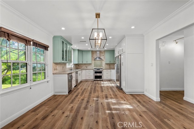 Detail Gallery Image 12 of 33 For 5752 Calhoun Ave, Sherman Oaks,  CA 91401 - 3 Beds | 2 Baths