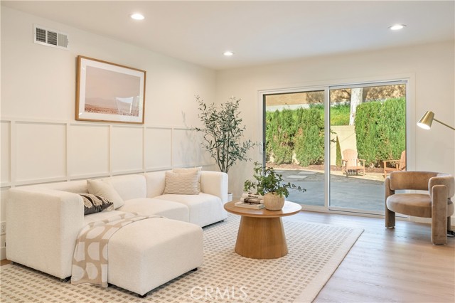 Detail Gallery Image 3 of 27 For 952 Cheyenne, Costa Mesa,  CA 92626 - 4 Beds | 2 Baths