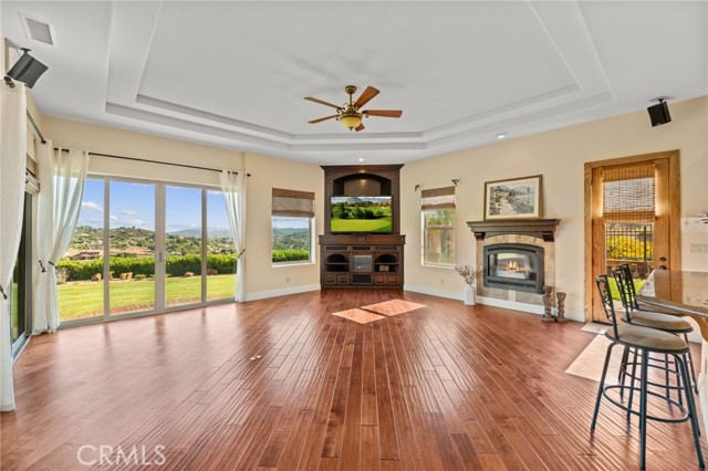 37654 Calle De Lobo, Murrieta CA: https://media.crmls.org/medias/ae2dd9e1-bd89-4d69-8add-d217c7db7260.jpg