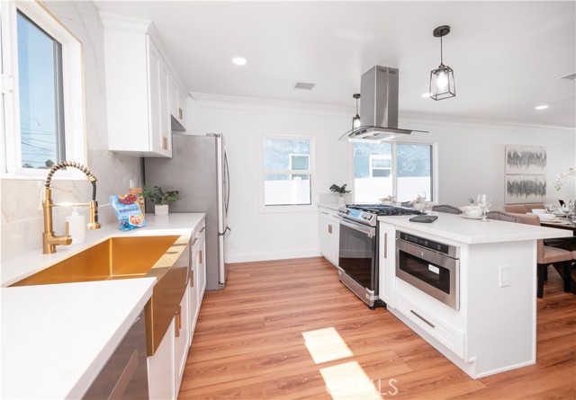 BEAUTIFUL MODERN KITCHEN