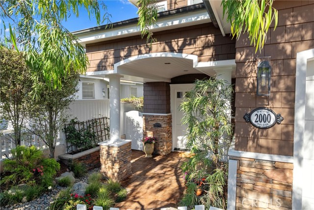 2000 Walnut Avenue, Manhattan Beach CA: https://media.crmls.org/medias/ae2e55cc-33bc-4d46-89a7-bc1fb9439320.jpg