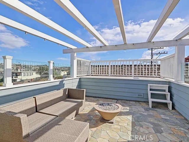 Detail Gallery Image 2 of 22 For 317 4th St, Manhattan Beach,  CA 90266 - 4 Beds | 4 Baths